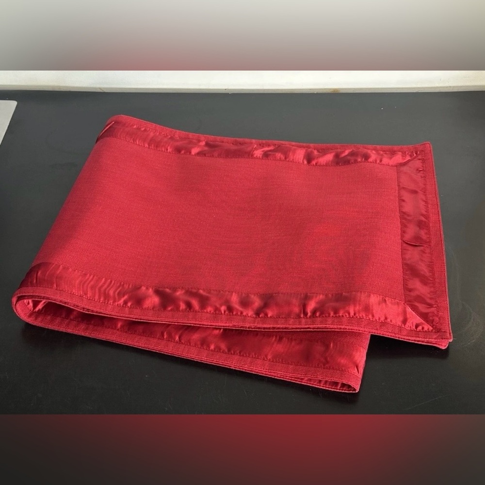 DINNER TABLE RUNNER 68 X 13 BEAUTIFUL LOVE RED SATIN BORDER